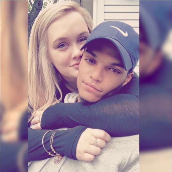 Meet your Posher, Denija - Picture 3 of 6